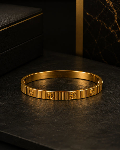 Cartier-style women's bracelet in gold