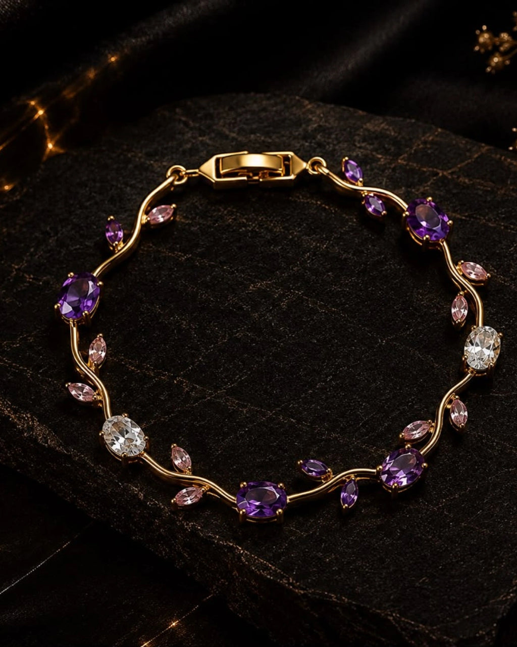 Tulip bracelet in gold, amethyst and white