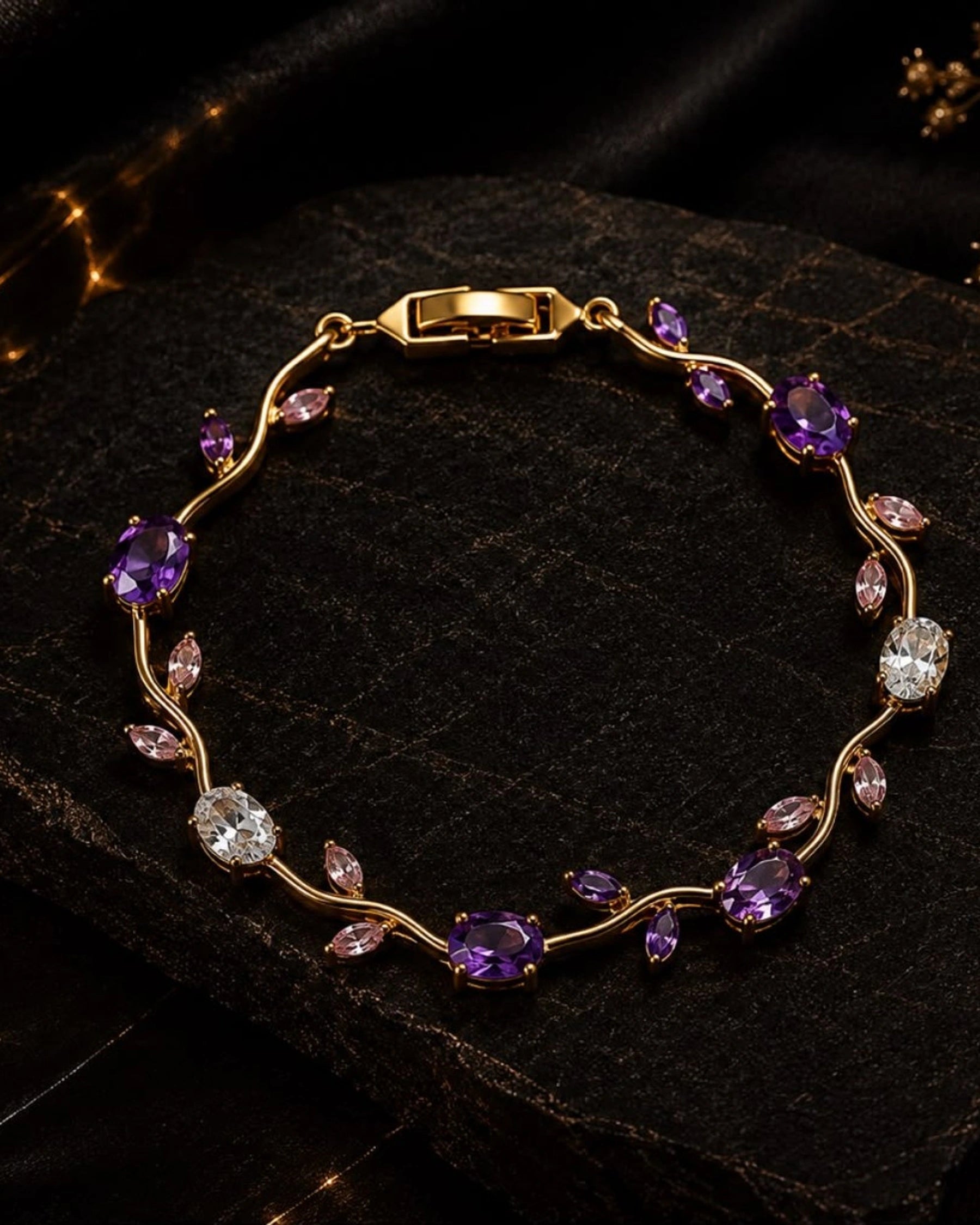 Tulip bracelet in gold, amethyst and white