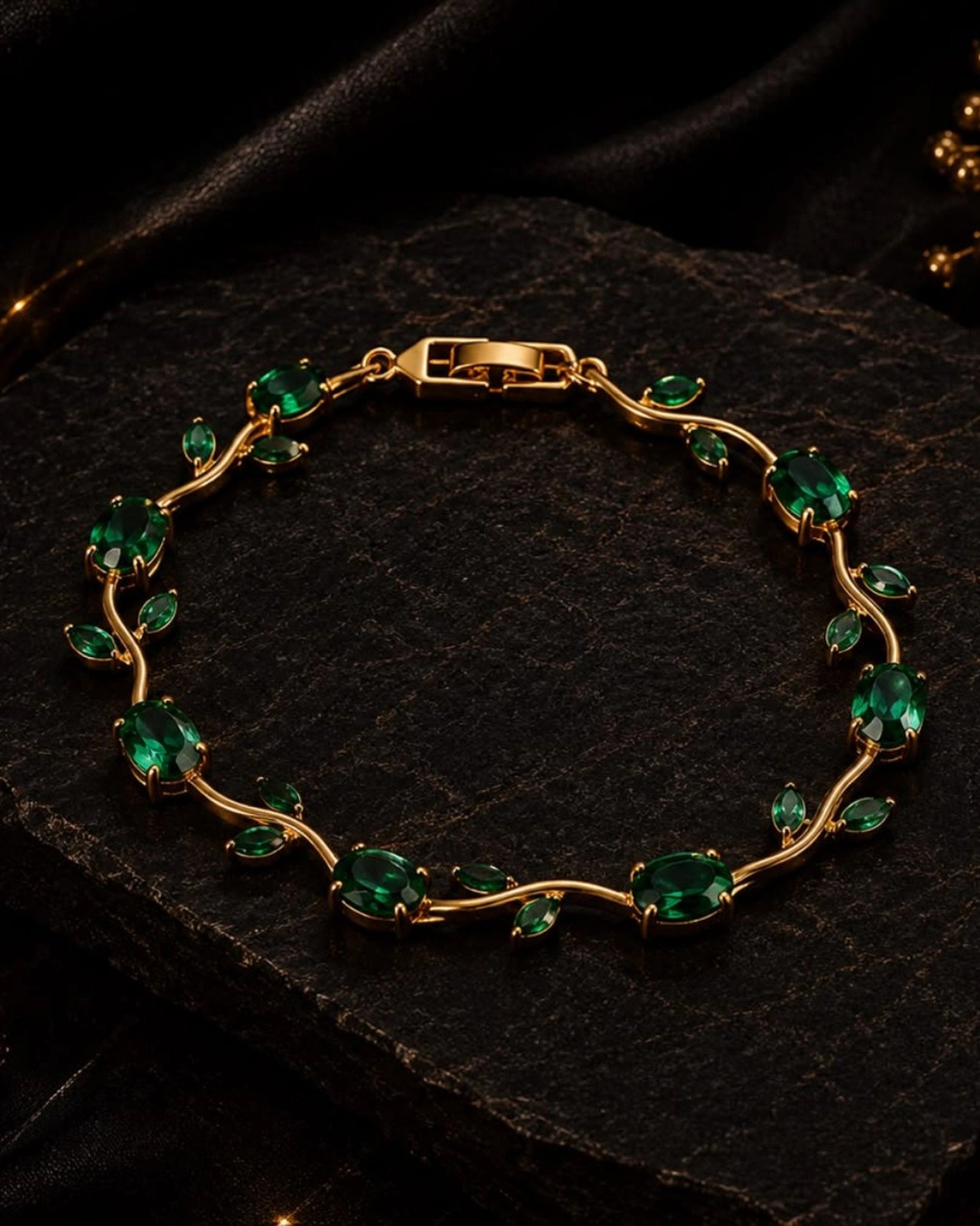 Tulip bracelet in gold and green